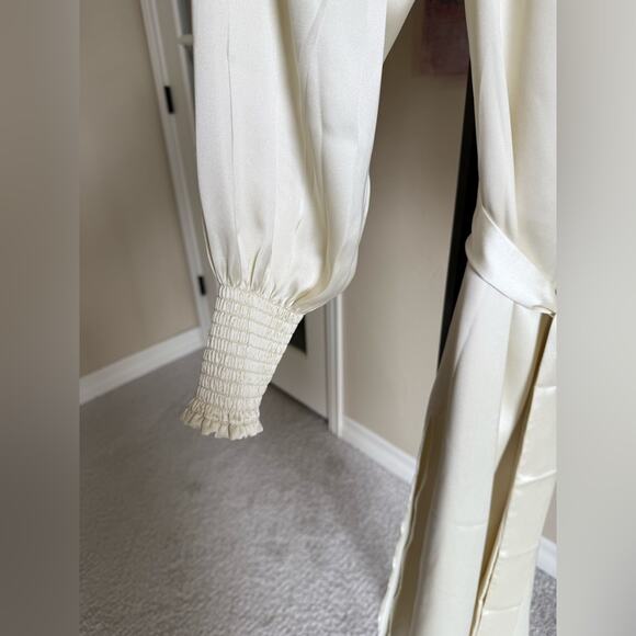 WeWoreWhat Move Me Off the Shoulder Silky Maxi IVORY small - Picture 4 of 6